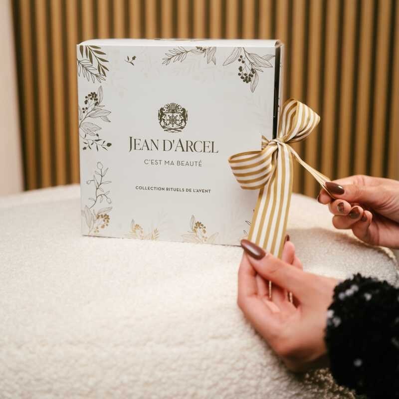 Die Geschenkbox Collection Rituels de l'Avent mit goldener Schleife